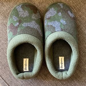 Kids camo slippers
